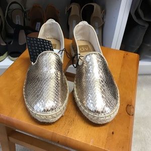 Dolce Vita gold snakeskin flat NWT